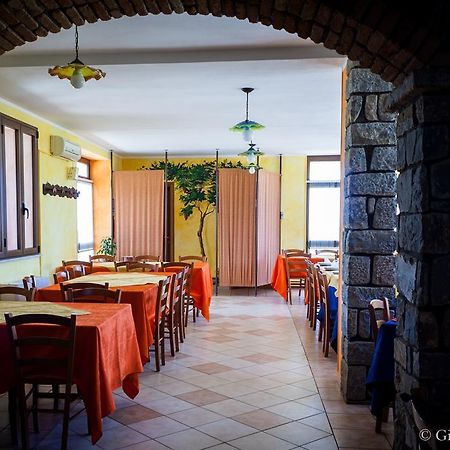 Màndas Agriturismo Le Vigne Ducali מראה חיצוני תמונה